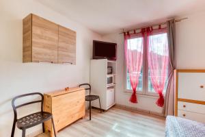 Μια τηλεόραση ή/και κέντρο ψυχαγωγίας στο charmant Studio