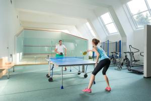 Tenis alebo squash v ubytovaní Wellness Hotel Diana alebo jeho okolí