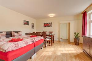 a bedroom with a bed and a dining room at Altstadt Ferienwohnung in Neuruppin