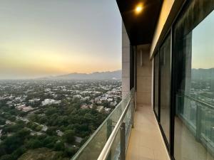 O vedere generală la munți sau o vedere la munte luată de la acest apartament