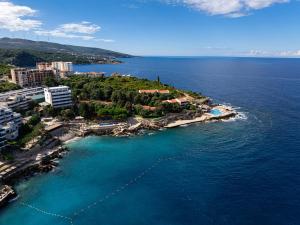 Photo de la galerie de l'établissement Radisson Resort Ruza Vjetrova, à Dobra Voda