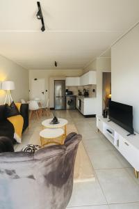 Kuchyň nebo kuchyňský kout v ubytování 2 Bedroom The Blyde Crystal Lagoon Luxe + 31 fotografií