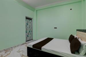 Giường trong phòng chung tại Hotel O WELCOME GUEST HOUSE +21 ảnh