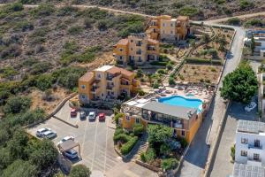 Swimmingpoolen hos eller tæt på Driades Luxury Apartments by Estia + 36 billeder