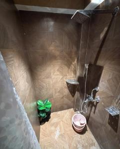 Koupelna v ubytování Hari Mang Imm 6BR Homestay in Darjeeling