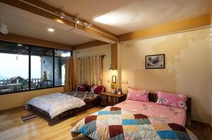 Postel nebo postele na pokoji v ubytování Hari Mang Imm 6BR Homestay in Darjeeling