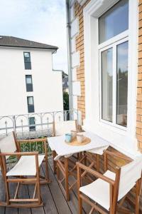 a patio with a table and chairs on a balcony at Ferienwohnung Villa Else in Bad Neuenahr-Ahrweiler