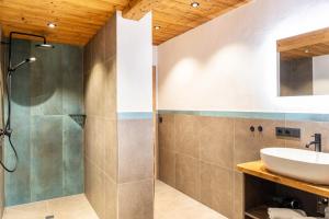 Phòng tắm tại Herzstück +19 ảnh