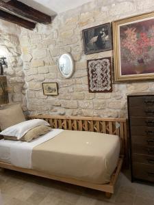 a bedroom with a bed in a stone wall at Marais Romantique Paris centre 4 chambres in Paris
