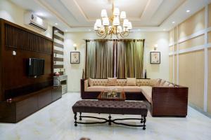 Μια τηλεόραση ή/και κέντρο ψυχαγωγίας στο Spacious 5BR Luxury Family Home