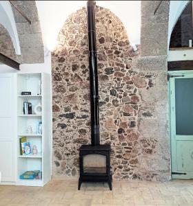 a brick wall with a stove in a room at Molinu in Santu Lussurgiu