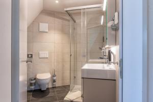 O baie la Trip Inn Bermuda Zurich Aparthotel +71 fotografii