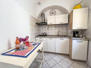 Η κουζίνα ή μικρή κουζίνα στο Apartment Elisa - DOL127 by Interhome