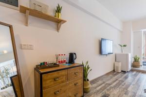 Μια τηλεόραση ή/και κέντρο ψυχαγωγίας στο Hongyadong Jiefangbei