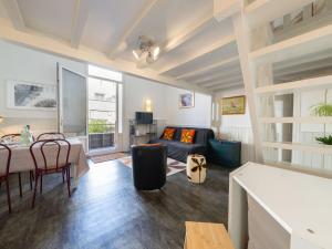 Χώρος καθιστικού στο Apartment Le Grillon-1 by Interhome +16 φωτογραφίες