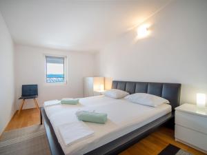 Postel nebo postele na pokoji v ubytování Apartment Bruno by Interhome