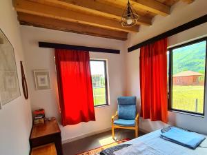 Postel nebo postele na pokoji v ubytování Racha Cornfield House