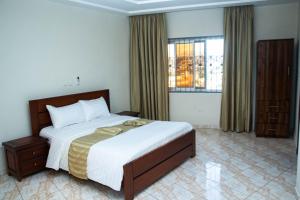 a bedroom with a large bed and a window at Yaoundé in Yaoundé