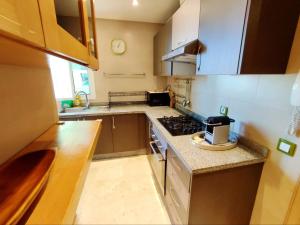 Nhà bếp/bếp nhỏ tại Perfect Stay Near Seafront with Beautiful City View