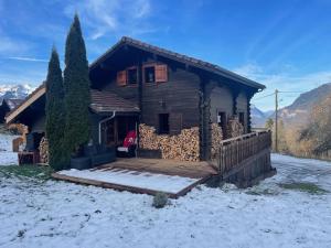 En generel udsigt til bjerge eller udsigt til bjerge taget fra chaletet