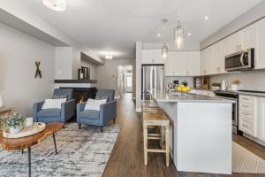 Kuchyň nebo kuchyňský kout v ubytování Family Townhome in Historic Snowbridge