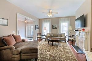 Μια τηλεόραση ή/και κέντρο ψυχαγωγίας στο Change of Place Estate