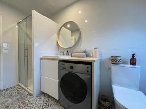 Φωτογραφία από το άλμπουμ του La Tanière - Charming house with garden σε Gambais +42 φωτογραφίες
