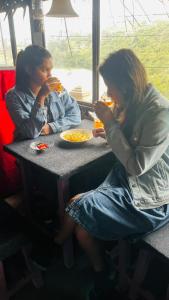 Гости Pini Diya Wood Cabin & Resort