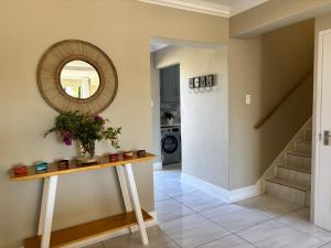 プレッテンバーグ・ベイにあるThe Nest at Castletonの廊下 +14枚の写真