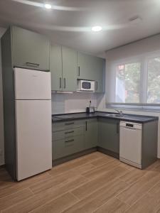 Η κουζίνα ή μικρή κουζίνα στο Apartamentos acogedores - Nuevo a estrenar