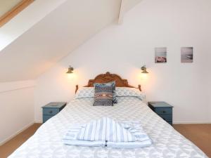 a bedroom with a bed with two blue night stands at 3 Bed in Lostwithiel 93041 in Lostwithiel