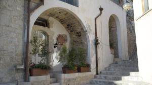 an entrance to a building with potted plants at Casa MaFaCò in Modica