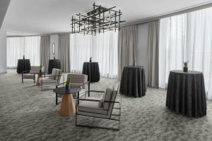 พื้นที่นั่งเล่นของ AC Hotel Arlington National Landing