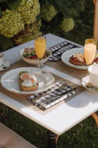 a table with plates of food and glasses of orange juice at Hotel Palacio de Caranceja in Reocín