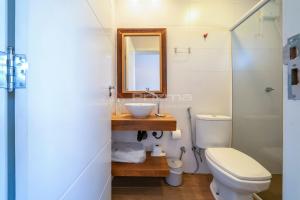 Ένα μπάνιο στο Flat em Residencial - Entre Bombinhas e 4 Ilhas +14 φωτογραφίες