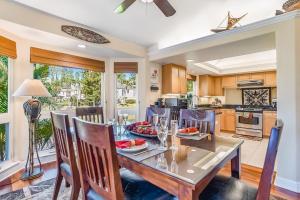 Η κουζίνα ή μικρή κουζίνα στο Villas of Kamali'i Apt 44