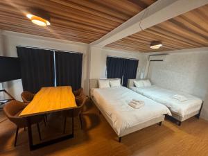 Ένα ή περισσότερα κρεβάτια σε δωμάτιο στο グリシーヌ警固 Apartment Hotel