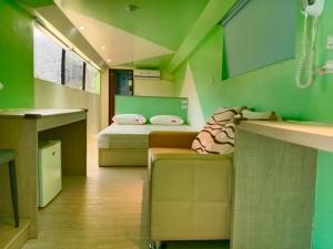 a bedroom with a bed and a couch in a room at 星雲谷 in T'ung-ko