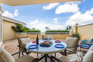Balkón nebo terasa v ubytování Dive into Fun & Gulf Vibes at Luxe Retreat - Condo High Tide Hangout - Roelens