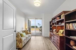 Posezení v ubytování Dive into Fun & Gulf Vibes at Luxe Retreat - Condo High Tide Hangout - Roelens