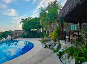 a swimming pool in front of a house at Viajero Bacalar Hostel in Bacalar +18 photos