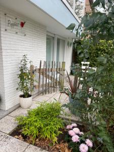Κήπος έξω από το Guest House Poppies terras free Parking
