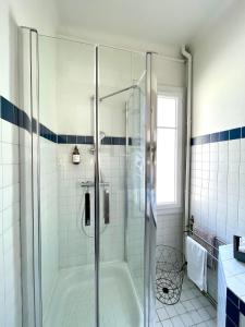 a bathroom with a tub and a glass shower at Chez Pepito & Zaza hypercentre rooftop garage in Nîmes +38 photos