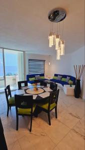 a living room with a table and chairs and a couch at departamento frete al mar in Manzanillo +20 photos