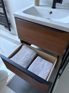 a drawer in a bathroom sink with towels in it at Rustique Chic proche centre-ville in Clermont +12 photos