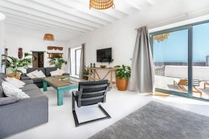 Μια τηλεόραση ή/και κέντρο ψυχαγωγίας στο NEW Finca Panorama - Stunning 5 Bedroom with pool