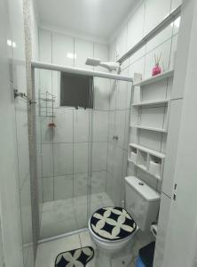 Koupelna v ubytování Lindo Apartamento em condomínio