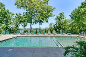 Πισίνα στο ή κοντά στο Osage Beach Home Deck, Pool Access