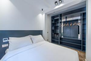 a bedroom with a white bed and a large window at Ca Moro Affittacamere - Residence Room Apartments in Rimini