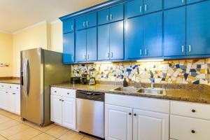 Una cocina o kitchenette en Midtown Duplex 1 Mi to Memphis Zoo and Overton Park! 16 fotos más